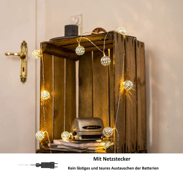 LED Lichterkette – 7 Meter | Mit Netzstecker NICHT batterie-betrieben | 20 LEDs warm-weiß | Kugeln Orientalisch | Deko Silber – kein lästiges austauschen der Batterien
