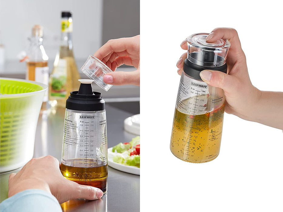 Leifheit Dressing Shaker, hochwertige Glasflasche mit verschiedenen Rezepten für Salatdressings, Messbecher mit tropffreien Ausguss