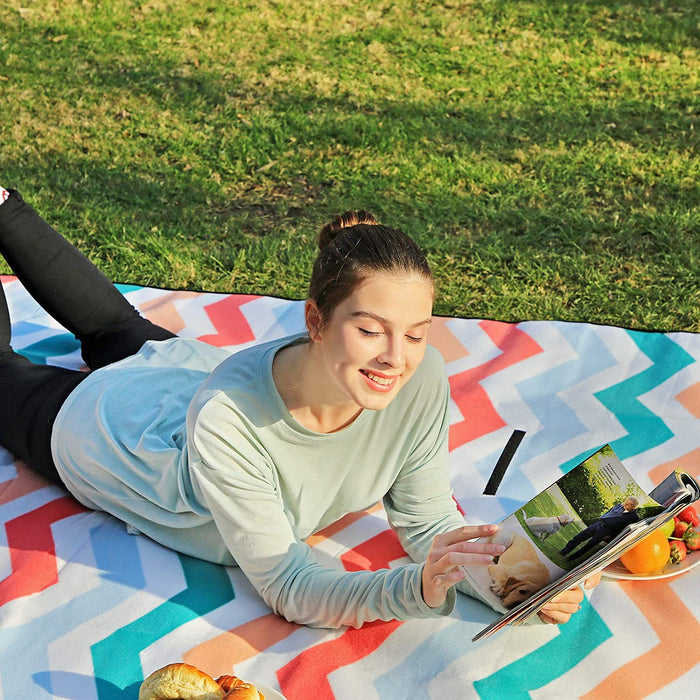 Picknickdecke, 200 x 200 cm, Stranddecke, für Outdoor, Camping, Park, Garten, wasserfeste Unterseite, faltbar, rote Wellen