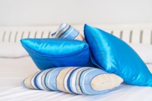 taie d'oreiller satin ou soie pour vos perruques