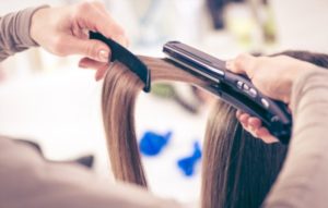 comment lisser une perruque naturelle